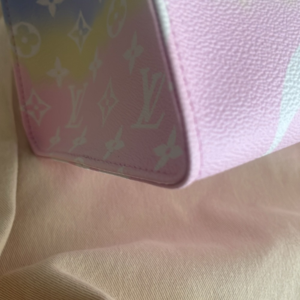 Louis Vuitton Escale On The Go GM - Picture 12 of 15
